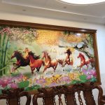 Tranh mã đáo thành công dán phòng khách
