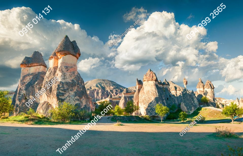 Hẻm núi hình nấm gần làng Cavusin, Cappadocia, tỉnh Nevsehir, Anatolia Region của Thổ Nhĩ Kỳ 758074810
