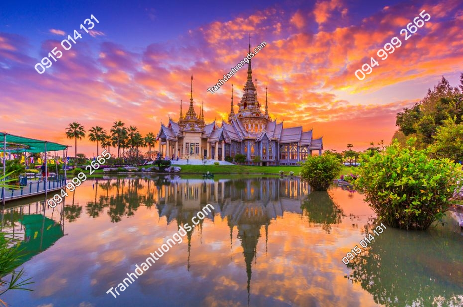 Hoàng hôn trong đền thờ tại Wat None Kum ở tỉnh Nakhon Ratchasima Thái Lan 238473214