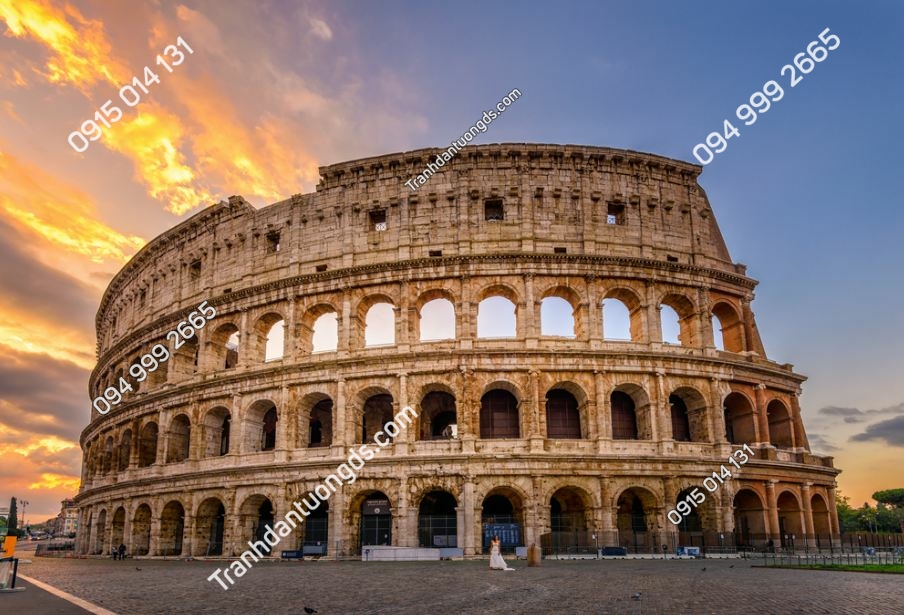 Nhìn mặt trời mọc tại đấu trường Colosseum ở Rome, Ý 789412159