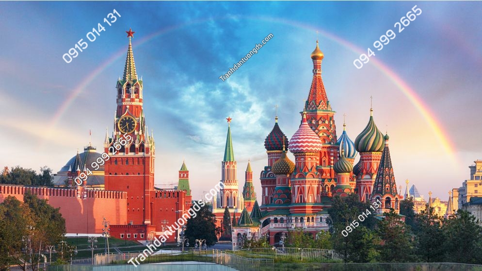 Toàn cảnh Quảng trường Đỏ với Điện Kremlin Moscow và Nhà thờ St Basil với cầu vồng 1159873765