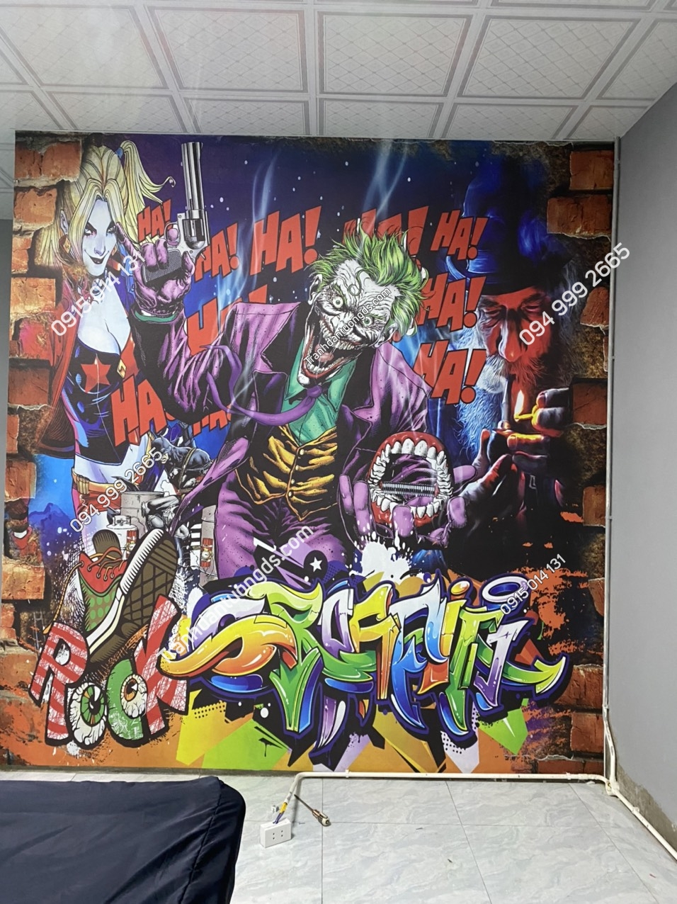 Tranh dán tường Joker quán bi-a
