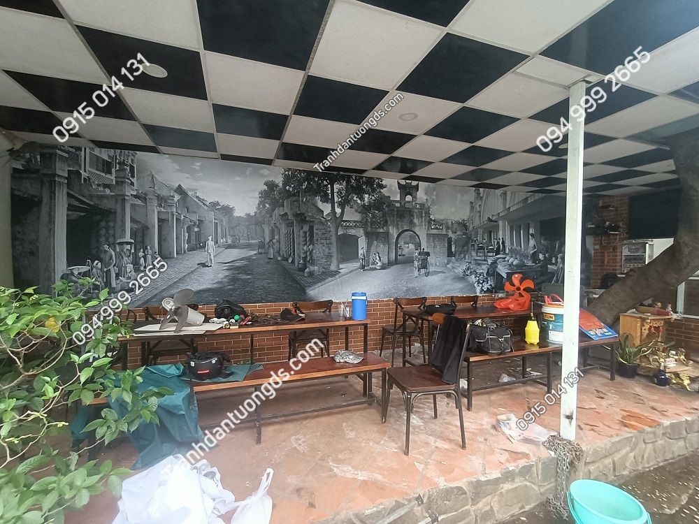 Thi công thực tế tranh Hà Nội xưa dán quán cafe